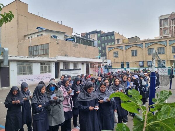  روز دانش‌آموز در دبیرستان شهیده قزوینی