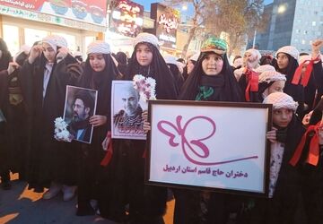راهپیمایی بزرگ دختران انقلابی در شب ولادت حضرت معصومه (س)