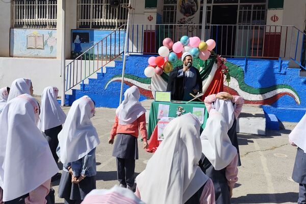 برگزاری مراسم هفته پدافند غیر عامل در دبستان‌ بنت‌الهدی فیروزکوه