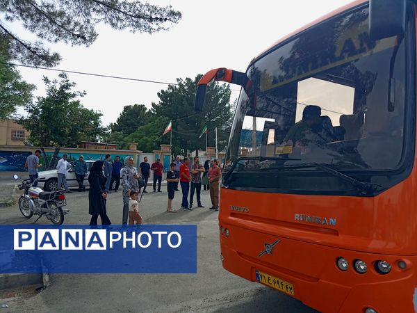 آغاز اردوی آموزشی دانش آموزان برتر دبیرستان نمونه آیت‌الله خامنه‌ای به مقصد تهران