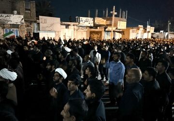 پیشتازان یکصدا میگویند: «مرگ بر آمریکا»