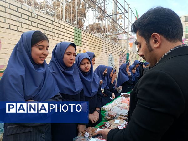 برپایی بازارچه دانش آموزی در دبیرستان دکتر جواد حداد۲ 