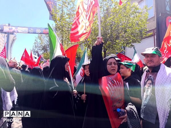 مراسم تشییع رهبر معظم انقلاب و خانواده ایشان در مشهد
