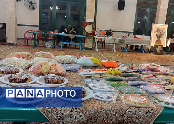 برپایی بازارچه کسب و کار دانش‌آموزی مدرسه توسلی بهاباد