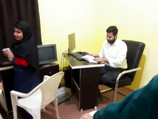 کلاس یادگیری کار با رایانه در کانون لقمان