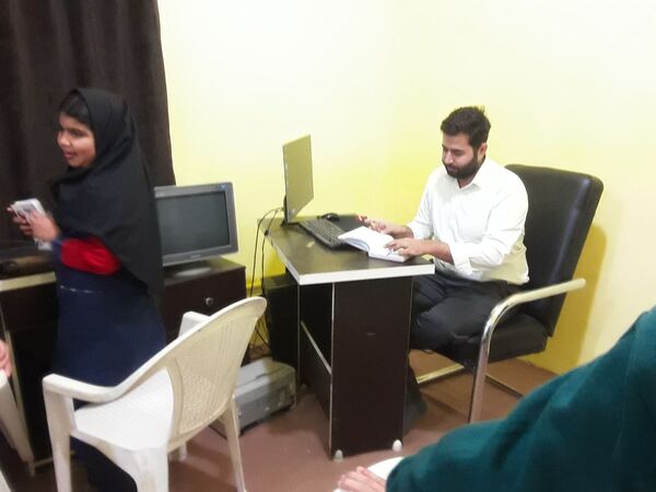 کلاس یادگیری کار با رایانه در کانون لقمان
