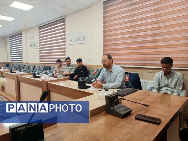 دیدار مدیر جدید آموزش و پرورش گناباد با جمعی از دانش‌آموزان