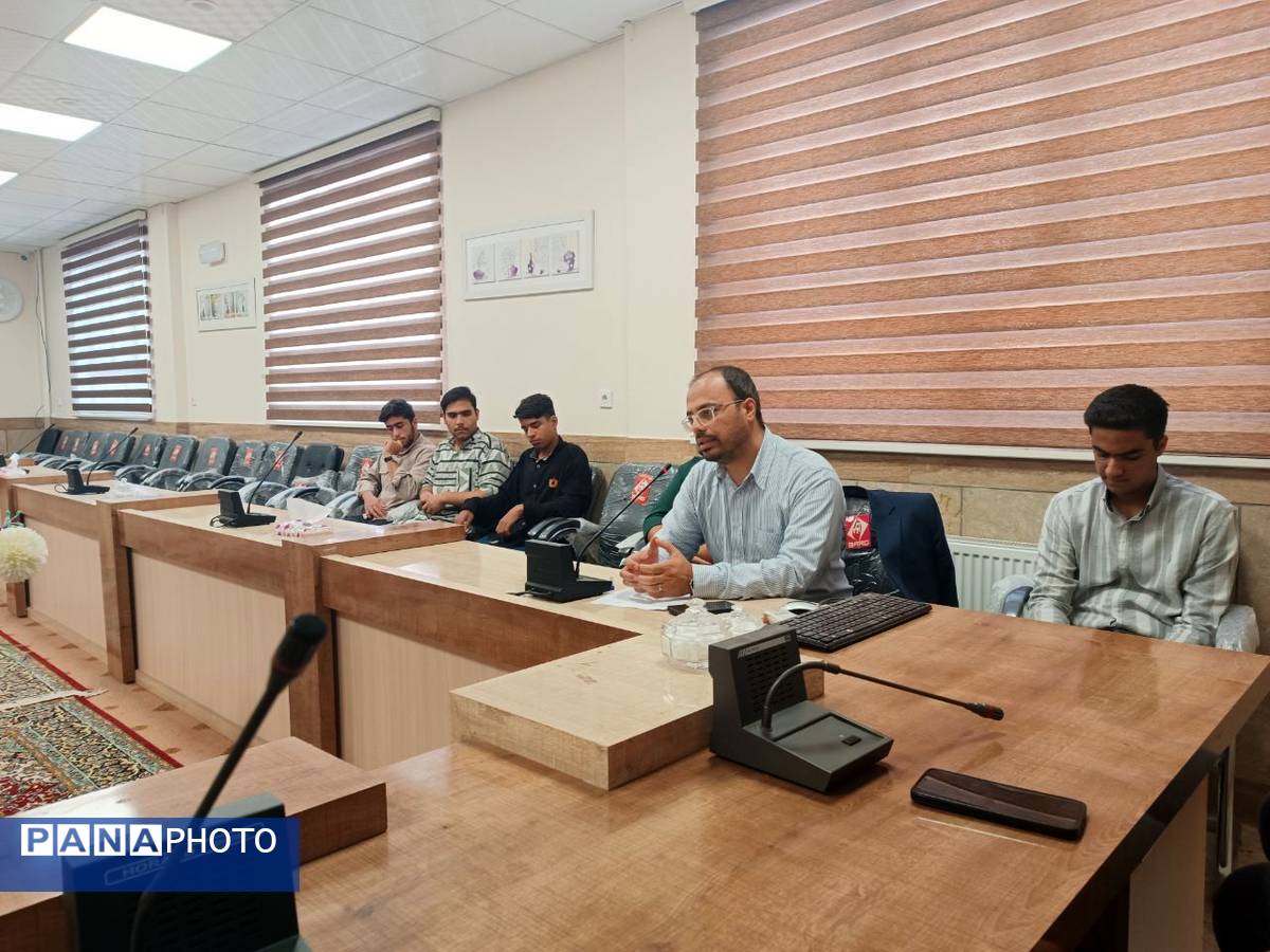 دیدار مدیر جدید آموزش و پرورش گناباد با جمعی از دانش‌آموزان