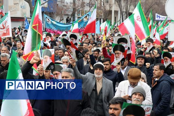 طنین شعارهای انقلابی در سالروز پیروزی انقلاب اسلامی ایران