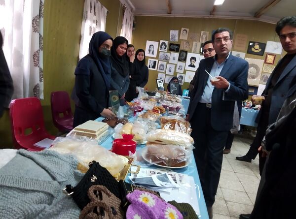 بازارچه هنرهای دستی هنرستان آفرینش منطقه رضویه