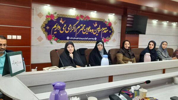 مراسم تجلیل از زحمات بانوان اداره آموزش و پرورش ملارد به مناسبت روز مادر 
