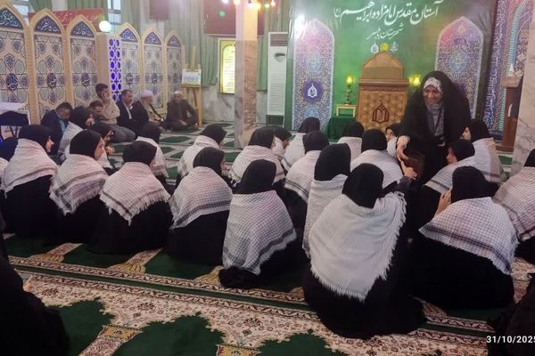 آیین بدرقه کاروان راهیان نور هنرستان بنت الزهرا هادی‌شهر 