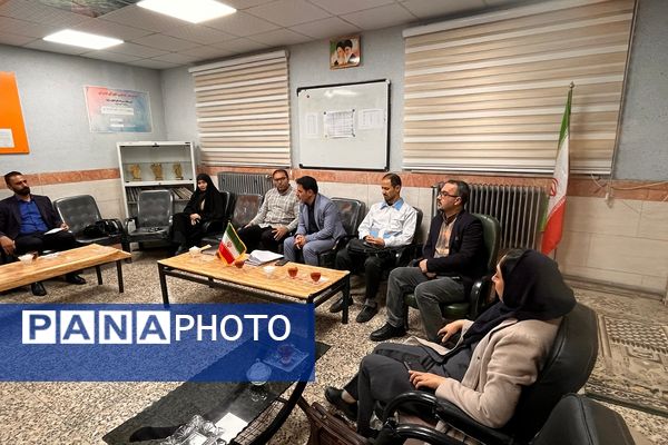 جلسه هماهنگی مانور زلزله در مدرسه شایستگان شهرستان قدس