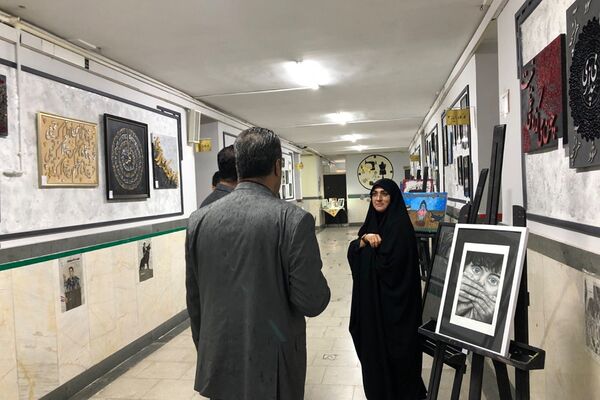 برپایی نمایشگاه آثار هنری دانش‌آموزان به مناسبت دهه فجر 