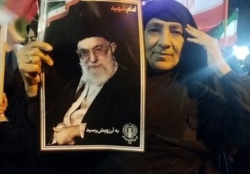 در موجی دیگر از حماسه مردم سلسله باز هم میدان را حفظ کردند