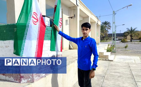 مدارس سندرک یکپارچه در شور انقلابی؛ زنگ انقلاب به صدا درآمد