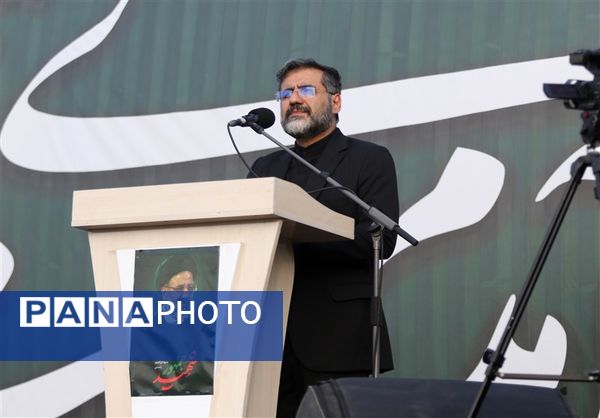 نخستین سالگرد خادم‌الرضا (علیه‌السلام) شهید آیت‌الله سید ابراهیم رئیسی در عرصه میدان شهدا مشهد 