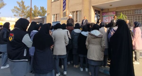 بازدید نماینده مجلس شورای اسلامی منطقه ترشیز از دبیرستان حضرت معصومه (س) شهرستان خلیل‌آباد