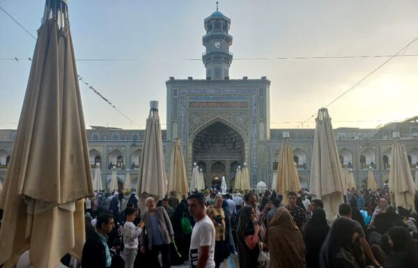 سیل عظیم زائران و مجاوران حرم امام رضا (ع) در روز آغاز امامت حضرت مهدی (عج)