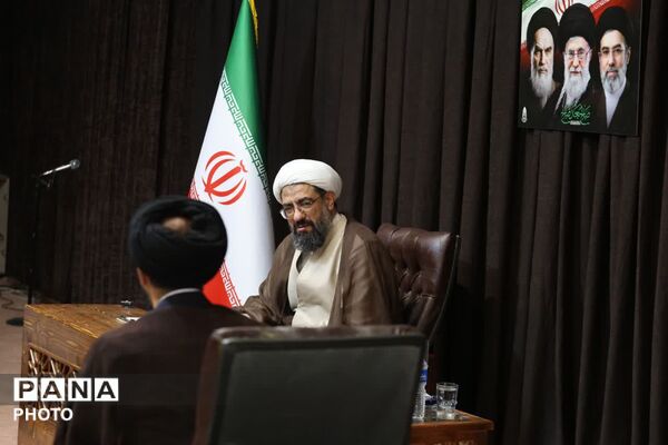  ملاقات مردمی با نماینده ولی فقیه در استان همدان 