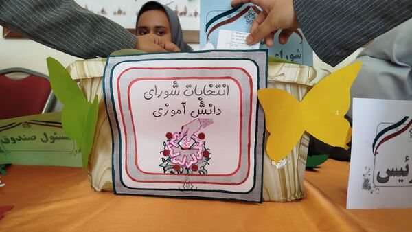 دانش‌آموزان دبیرستان گوهرشاد؛ پیشگامان مشارکت و مسئولیت‌پذیری
