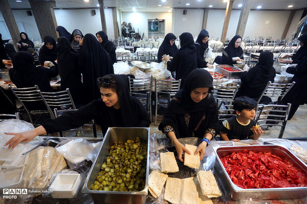 بازدید رئیس دانشگاه فرهنگیان از موکب‌های پذیرای زائرین