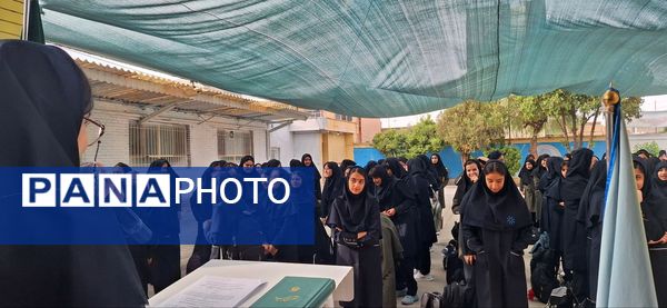 آیین بازگشایی مدارس و استقبال از دانش آموزان در دبیرستان فرزانگان دوره ی اول