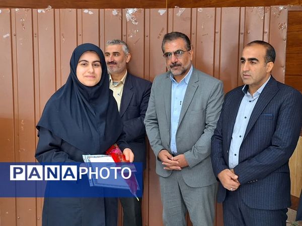 تجلیل از دانش‌آموزان مقام آور و فعالان جشنواره نوجوان خوارزمی