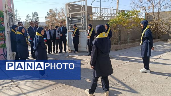 بازدید مسئولین استانی  از دبیرستان فرزانگان