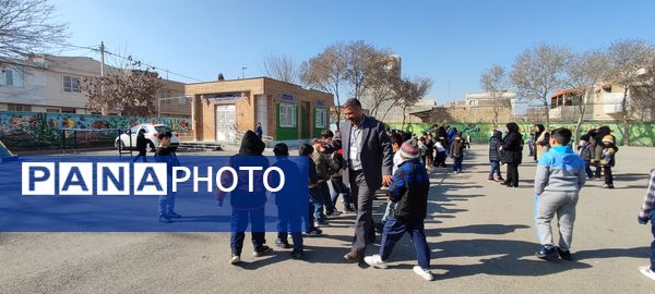 برگزاری مسابقات طناب کشی در مدرسه مبین شهرستان شیروان