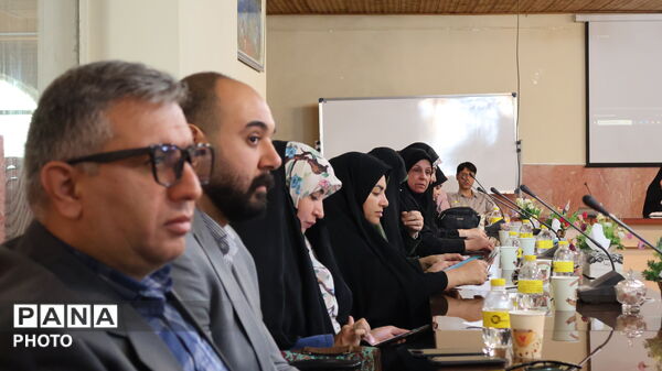 نشست کارشناسان فرهنگی مناطق ۱۹ گانه تهران در اردوگاه ابوذر