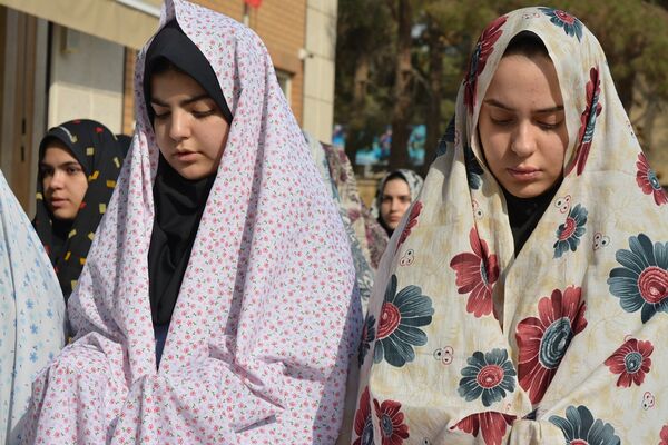 نماز باران، همخوانی زمین و آسمان در دبیرستان ولایت بهارستان‌دو