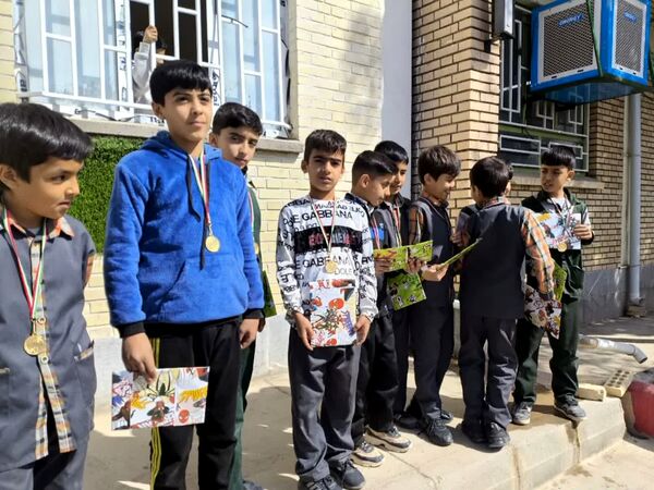 برگزاری مراسم تقدیر واهدای جایزه به دانش آموزان دبستان شهید پسندیده فدافن