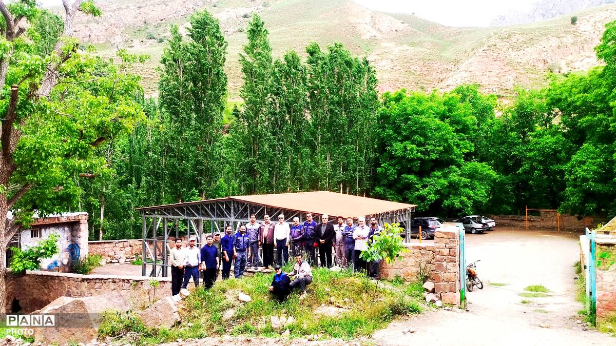 عملیات نصب سقف آموزشگاه های شهرستان مرزی کلات 