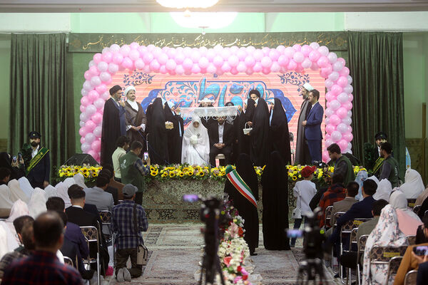 جشن ازدواج ۷۳۰ زوج دانشجوی در حرم حضرت معصومه(س)
