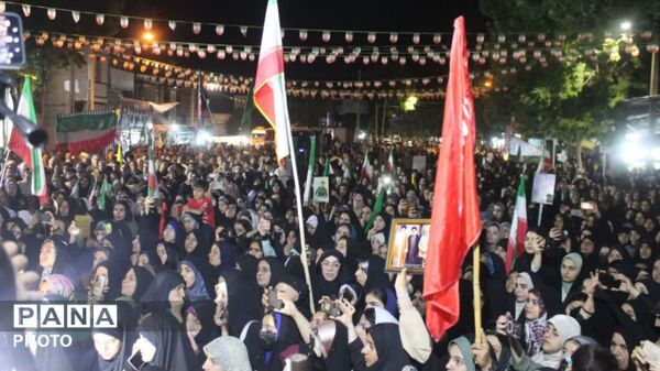 عقد سه زوج جوان در دل راهپیمایی مردمی، آغاز  زندگی مشترک با عطر همدلی و اتحاد