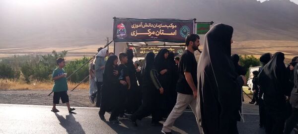 موکب «عشاق الحسین(ع)» در مسیر پیاده‌روی جاماندگان اربعین شازند 