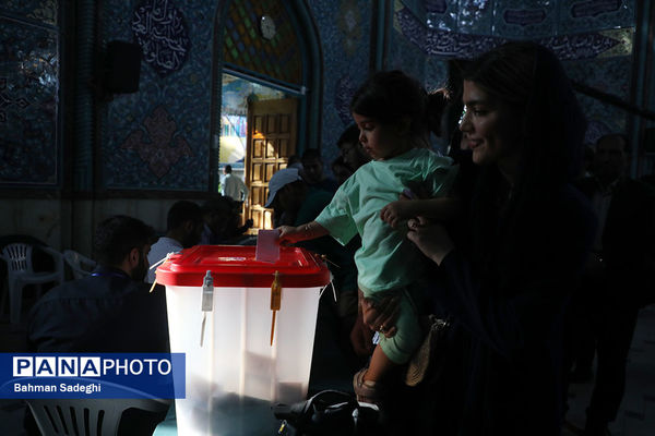 مرحله دوم انتخابات چهاردهمین دوره ریاست‌ جمهوری در حسینیه ارشاد