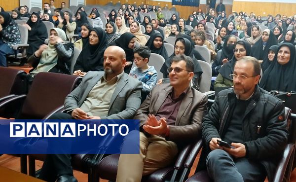 آیین تجلیل از دانش آموزان برتر دبیرستان عترت محمودآباد 