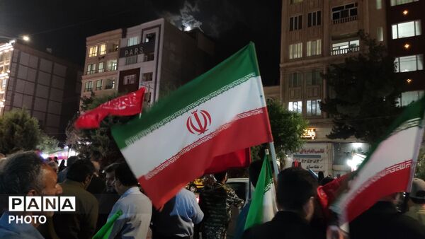 حضور گسترده مردم در اجتماع شبانه بلوار فضل