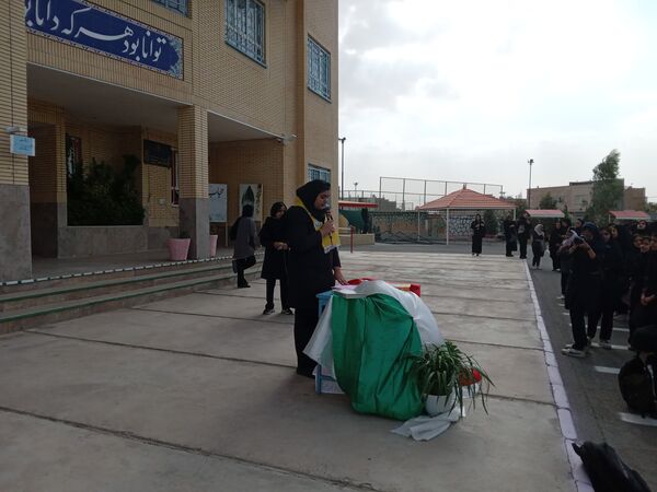 جشن آغاز سال تحصیلی جدید در دبیرستان فرهنگ فخرایی