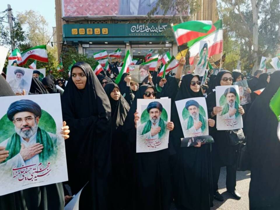  مردم بصیر اهواز با سومین رهبر انقلاب اسلامی بیعت کردند