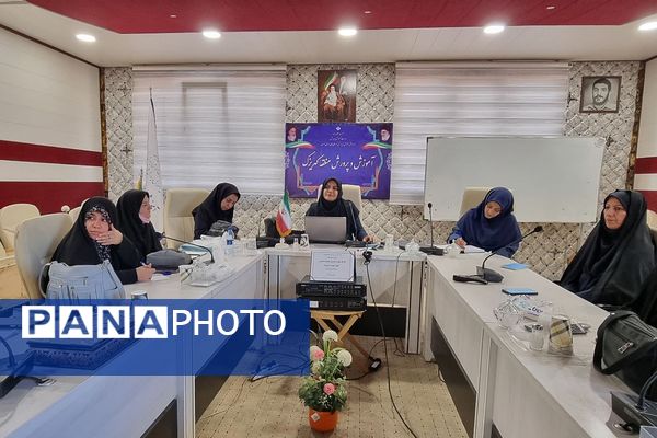 برگزار کارگاه‌های آموزشی ویژه رابطین امور بانوان مدارس منطقه کهریزک 