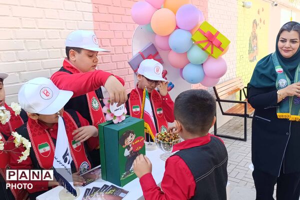 جشن عاطفه‌ها در دبستان ایمان همزمان با سراسر کشور