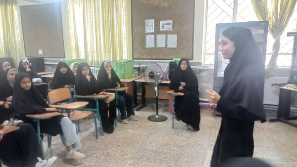 برگزاری هفته دوم دوره آموزشی فصل رویش در هنرستان ثمین