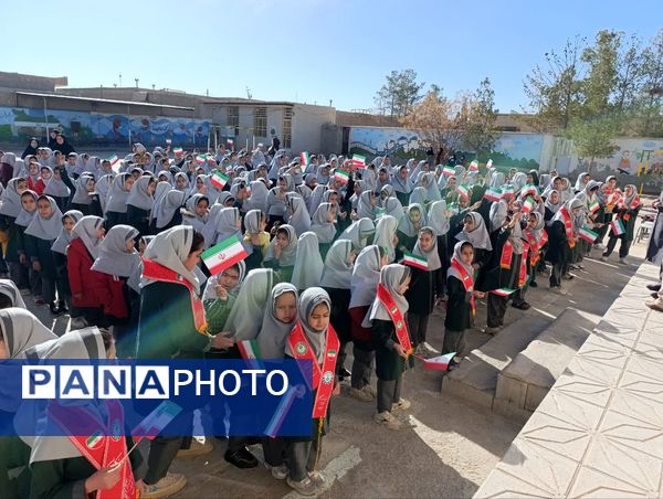 طنین زنگ انقلاب دردبستان خدیجه کبری ابرکوه  