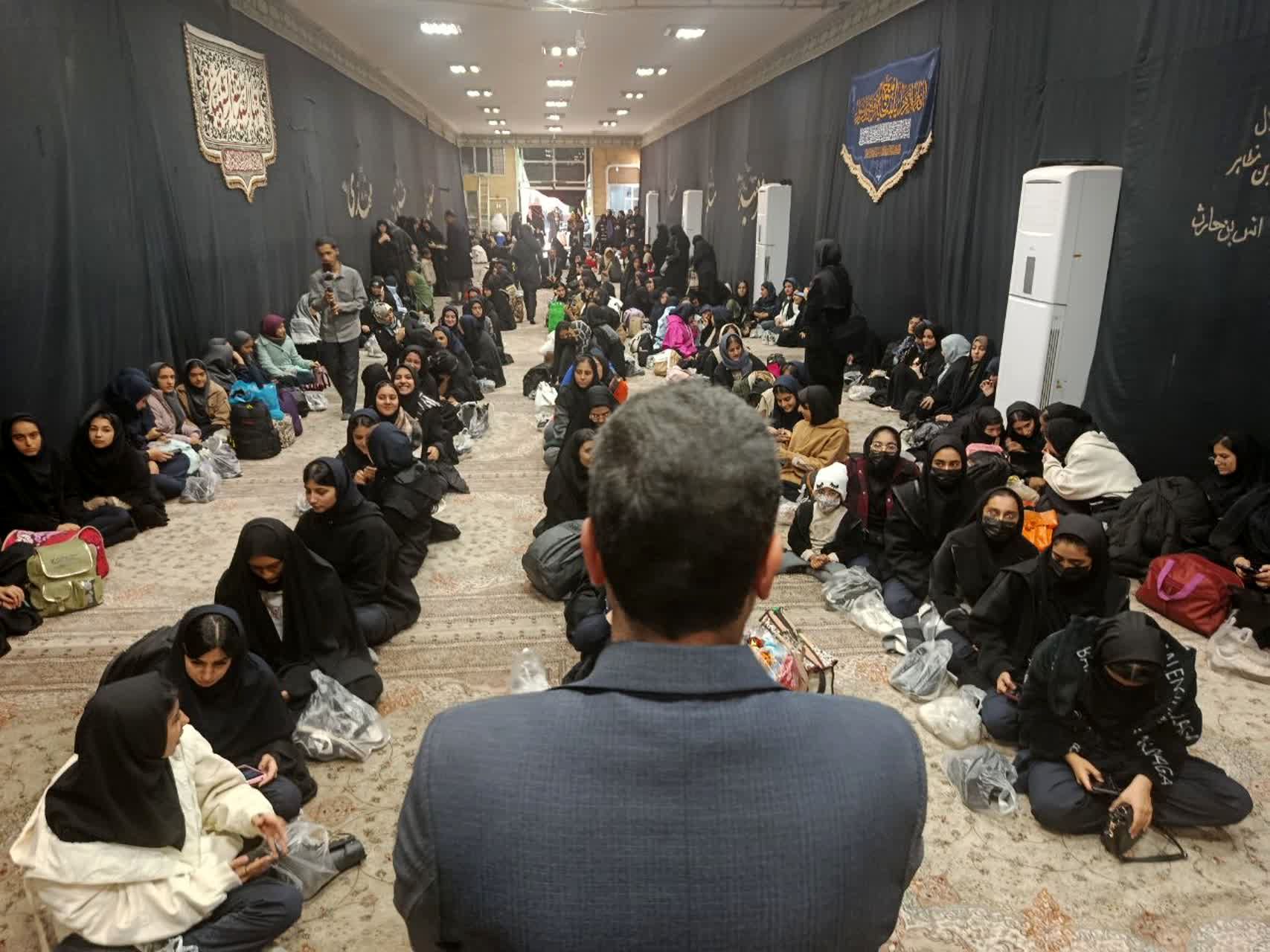 اعزام نخستین گروه از دانش‌آموزان قمی به اردوی راهیان رضوی 