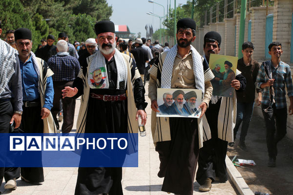 جلوه‌هایی از حضور نوجوانان در مراسم سالگرد ارتحال امام خمینی(ره)