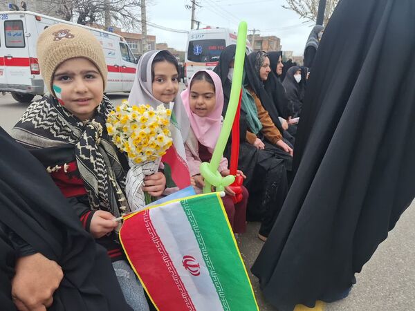 نبض انقلاب در خیابان‌ها تپید