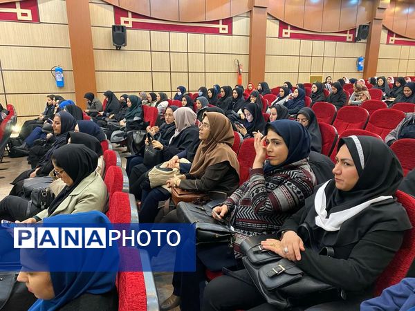 اختتامیه نمایشگاه بازی و یادگیری در شهرستان رباط‌کریم